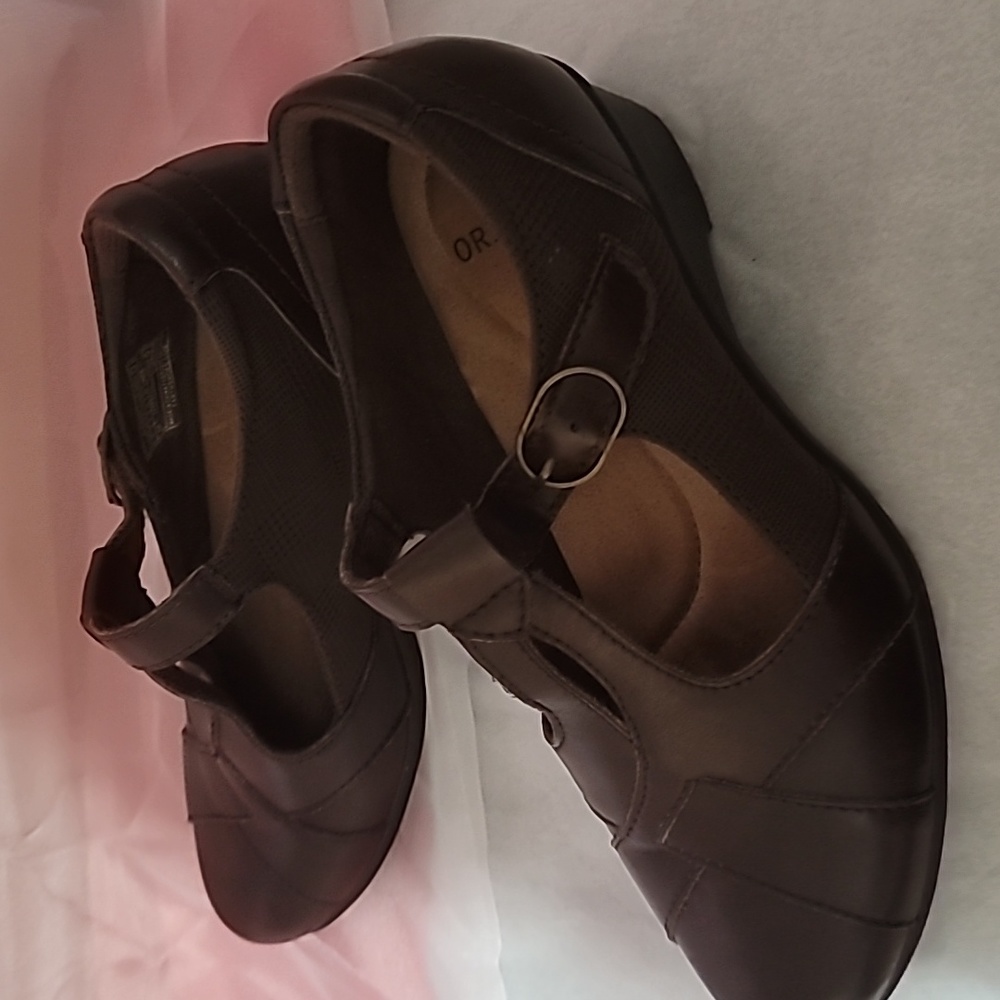 Shoes - Picture 4 of 5